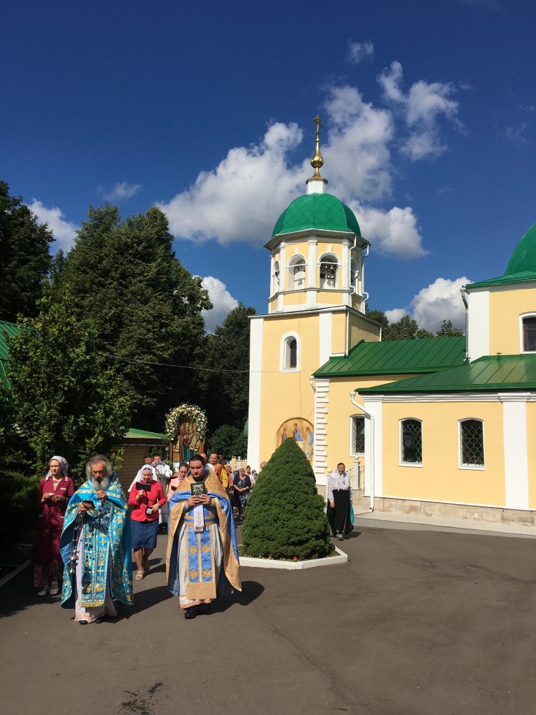село измайлово троицкий храм. троицкий храм измайлово. троицкая церковь в измайлово московской области. храм троицы в измайлово. церковь святой троицы измайлово.